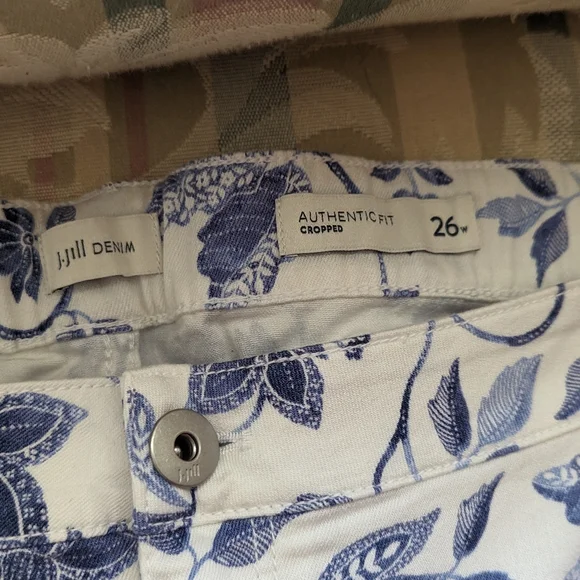 J-jill Floral Cropped Denim Jeans - Picture 2 of 6